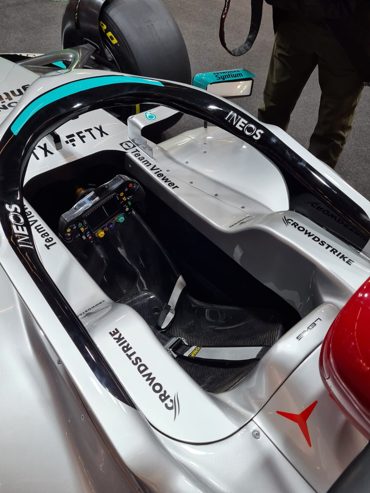 Originalaufnahme eines Rennwagens mit PETRONAS Syntium